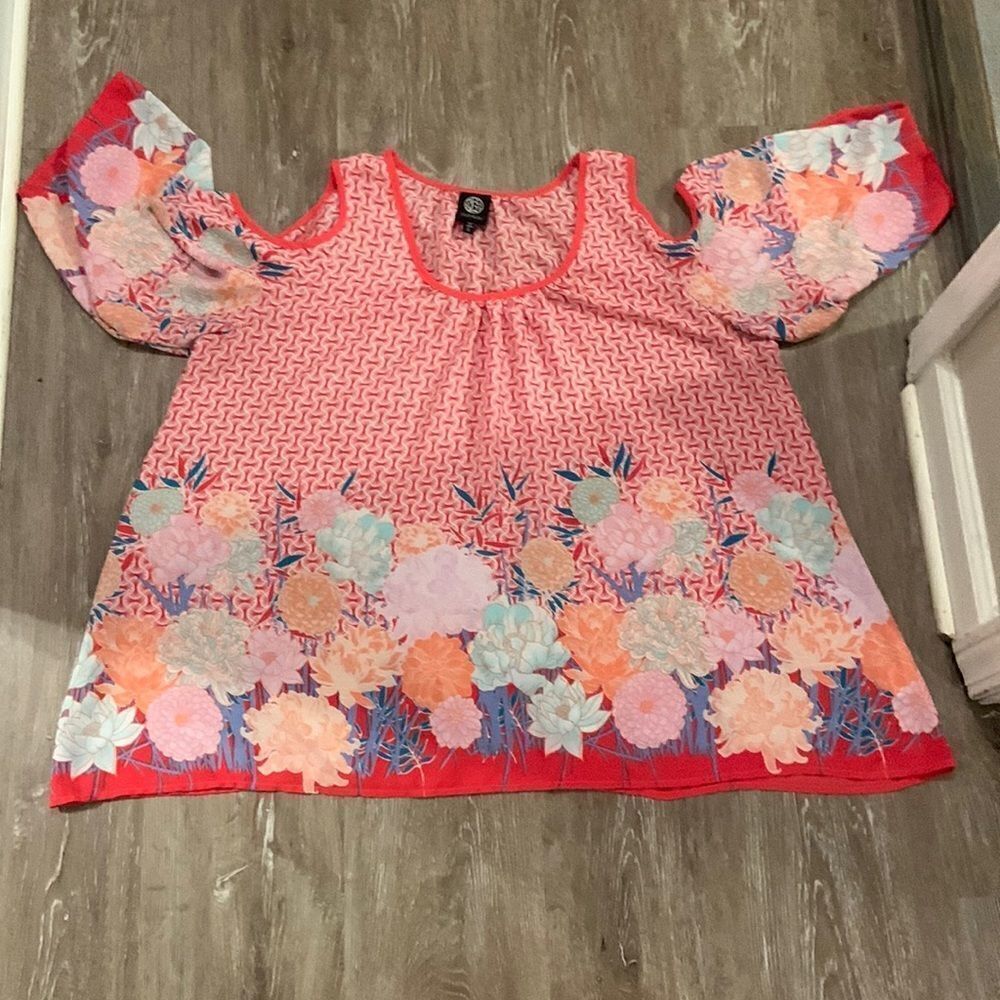 Bobeau cold  shoulder bell sleeve flower pattern XL blouse preloved ❤️
